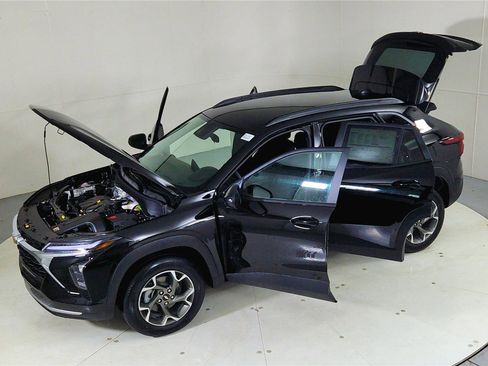 New 2026 Chevrolet Trax LT image 25