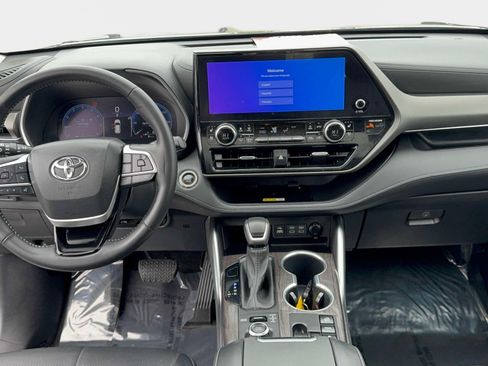 Used 2023 Toyota Highlander Limited AWD/4WD image 12
