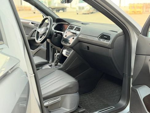 Used 2022 Volkswagen Tiguan SE R-Line FWD image 24