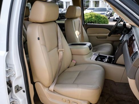 Used 2011 Chevrolet Tahoe LTZ RWD image 32