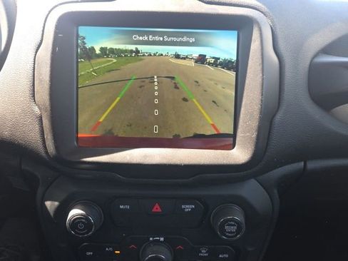 Used 2020 Jeep Renegade Altitude w/ UConnect 8.4 Nav Group FWD image 27