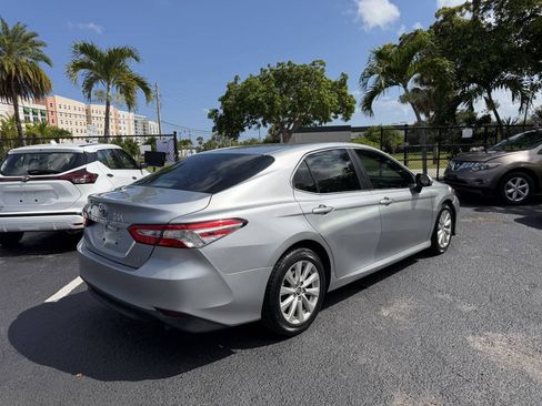 Used 2018 Toyota Camry LE FWD image 8