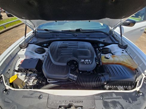 Used 2018 Dodge Charger SXT w/ Blacktop Package RWD image 32