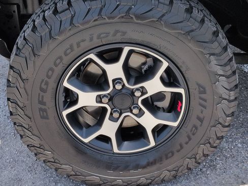 Used 2022 Jeep Wrangler Unlimited Rubicon AWD/4WD image 11