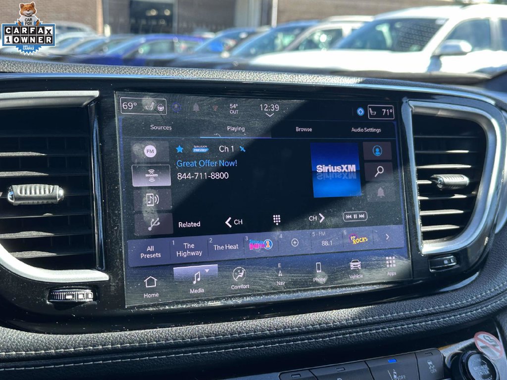 Used 2025 Chrysler Pacifica Limited FWD image 26