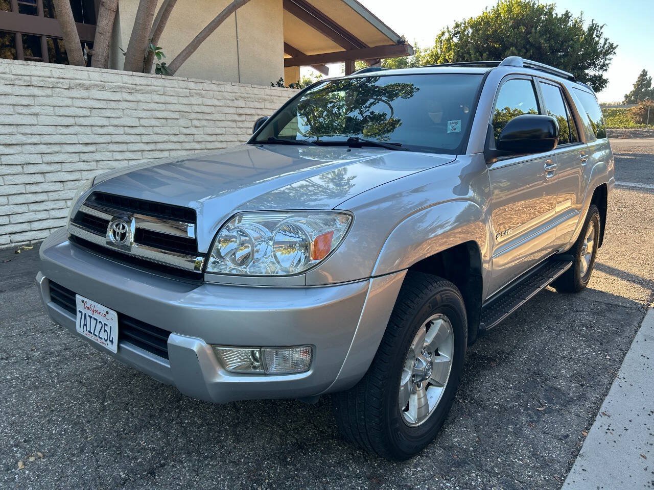 Used 2005 Toyota 4Runner SR5 AWD/4WD image 2