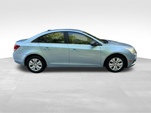 Used 2012 Chevrolet Cruze LS FWD image 7
