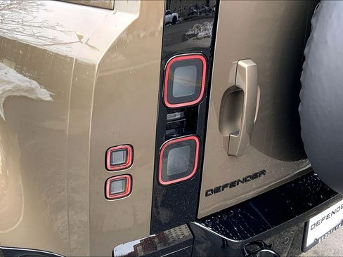 New 2026 Land Rover Defender 110 X-Dynamic SE image 14