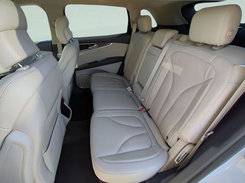 Used 2017 Lincoln MKX Reserve w/ Driver Assistance Package image 13