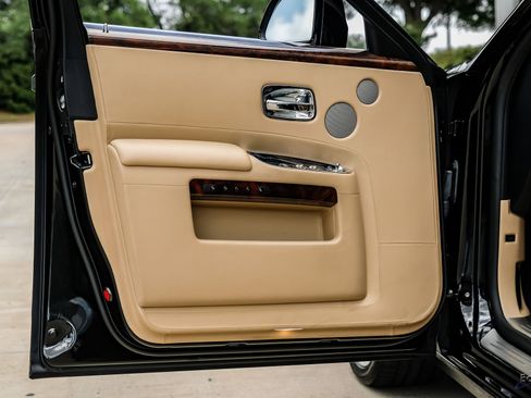 Used 2017 Rolls-Royce Ghost RWD image 96