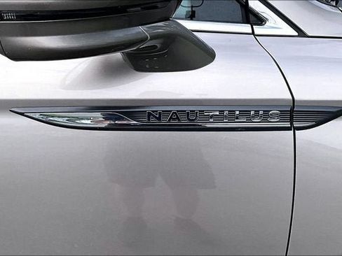Used 2021 Lincoln Nautilus Reserve AWD/4WD image 32