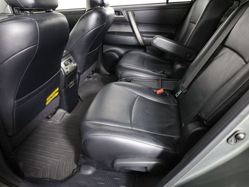Used 2010 Toyota Highlander SE AWD/4WD image 17