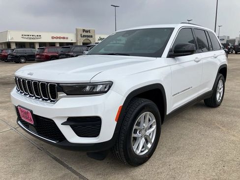 Used 2026 Jeep Grand Cherokee Laredo X RWD image 3