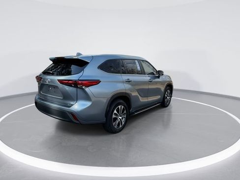 Used 2023 Toyota Highlander XLE image 8