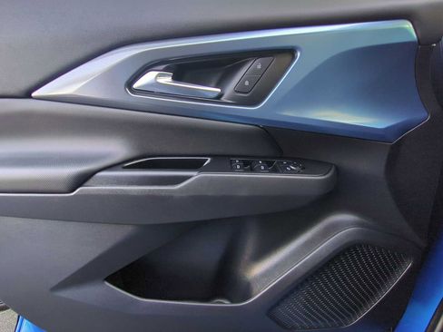 Used 2025 Chevrolet Equinox EV LT w/ Convenience Package image 10