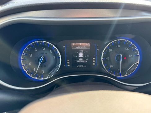 Used 2018 Chrysler Pacifica Touring-L image 23