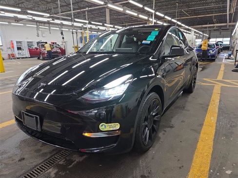 Used 2023 Tesla Model Y Long Range image 3