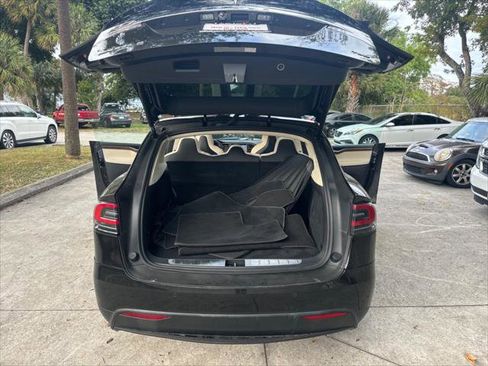 Used 2017 Tesla Model X 75D image 21