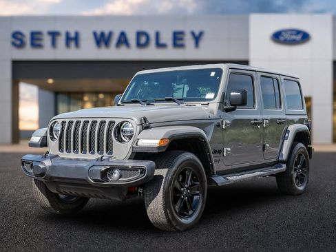 Used 2021 Jeep Wrangler Unlimited Sahara AWD/4WD image 3