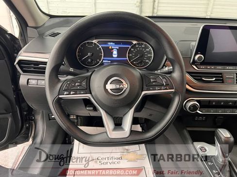 Used 2025 Nissan Altima 2.5 SV FWD image 43