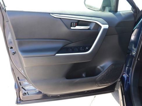 Used 2025 Toyota RAV4 XLE w/ Convenience Package image 9