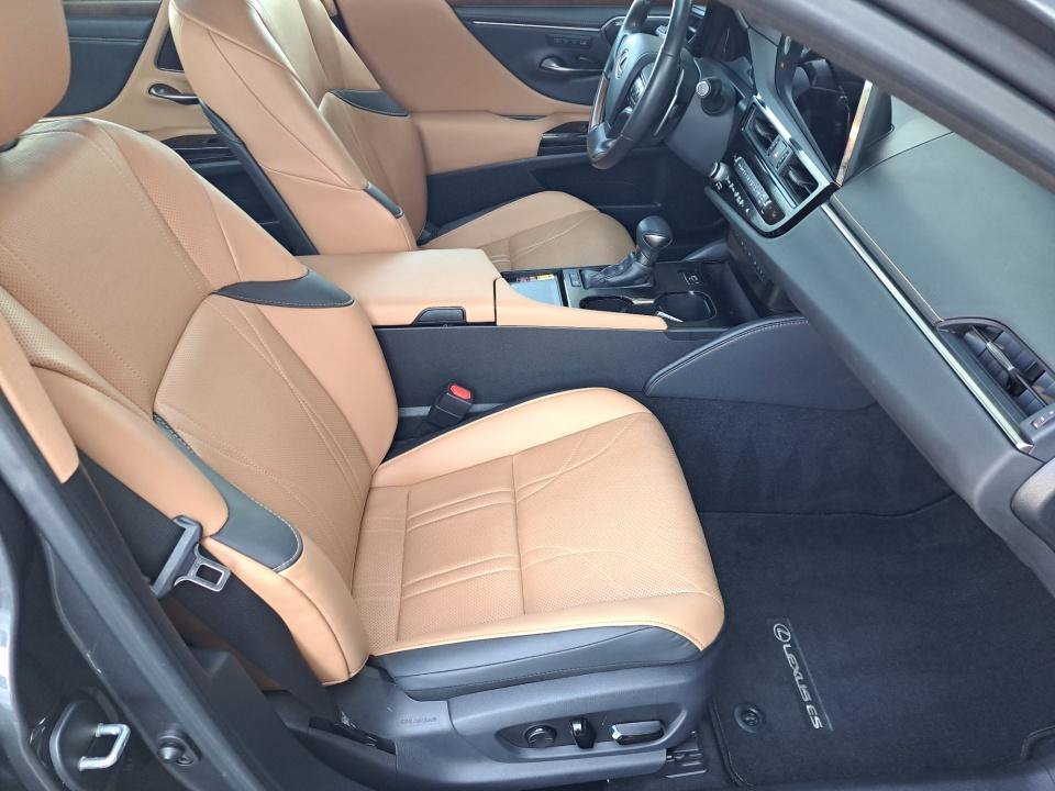 Used 2023 Lexus ES 300h Ultra Luxury w/ Accessory Package (Z2) FWD image 19