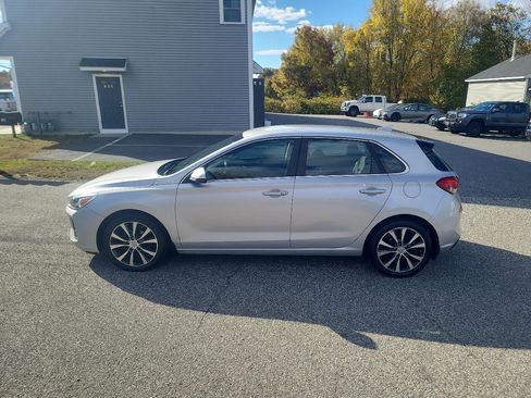 Used 2018 Hyundai Elantra GT w/ Style Package 02 FWD image 4