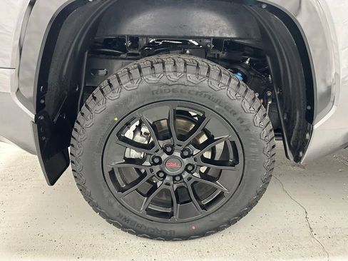 Used 2025 Toyota Tundra Platinum w/ TRD Off-Road Package AWD/4WD image 70