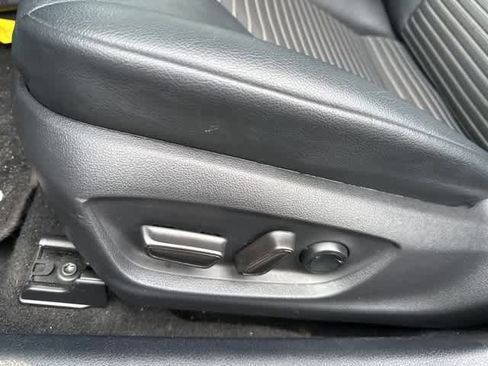 Used 2020 Toyota Camry SE image 13