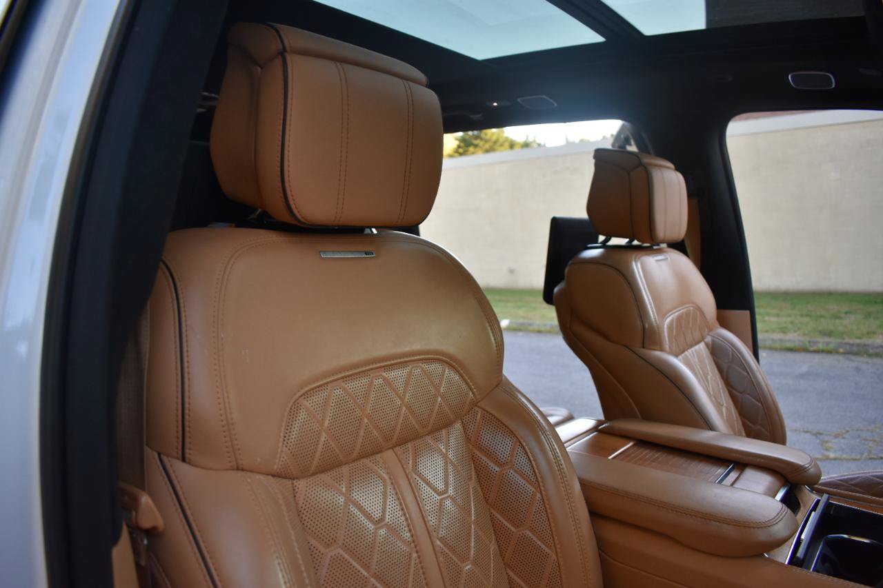 Used 2023 Jeep Grand Wagoneer L Series III w/ Rear Seat Video Group 1 AWD/4WD image 37