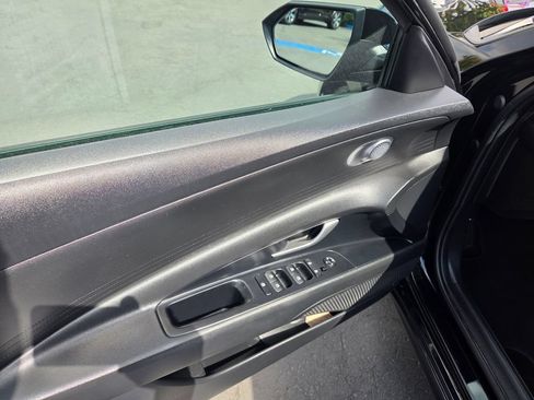 Used 2023 Hyundai Elantra SE FWD image 15