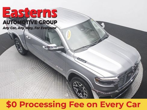 Used 2025 RAM 1500 Laramie AWD/4WD image 3