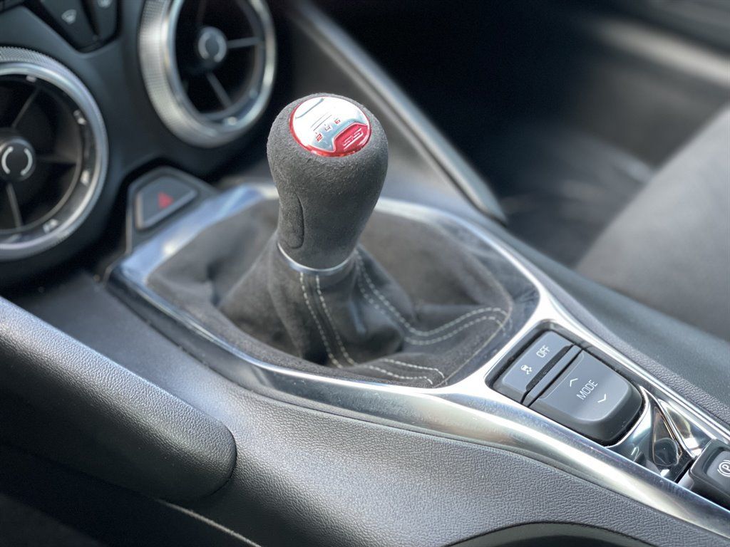 Used 2020 Chevrolet Camaro SS RWD image 2
