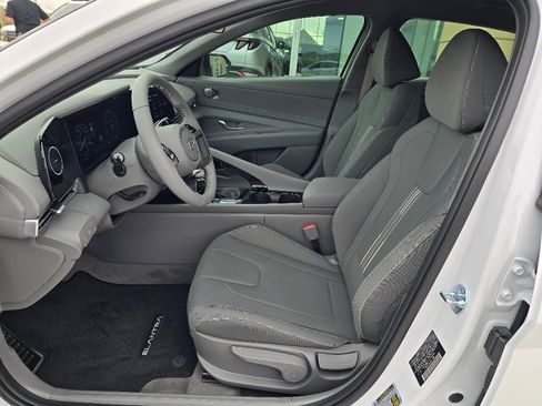 New 2025 Hyundai Elantra SEL image 11