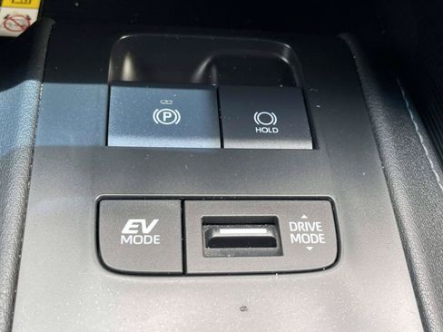 Used 2021 Toyota Venza XLE w/ Softex Package AWD/4WD image 32