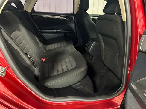 Used 2020 Ford Fusion SE FWD image 9