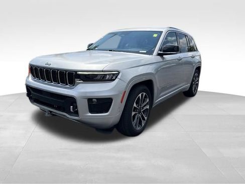 Used 2022 Jeep Grand Cherokee Overland AWD/4WD image 3