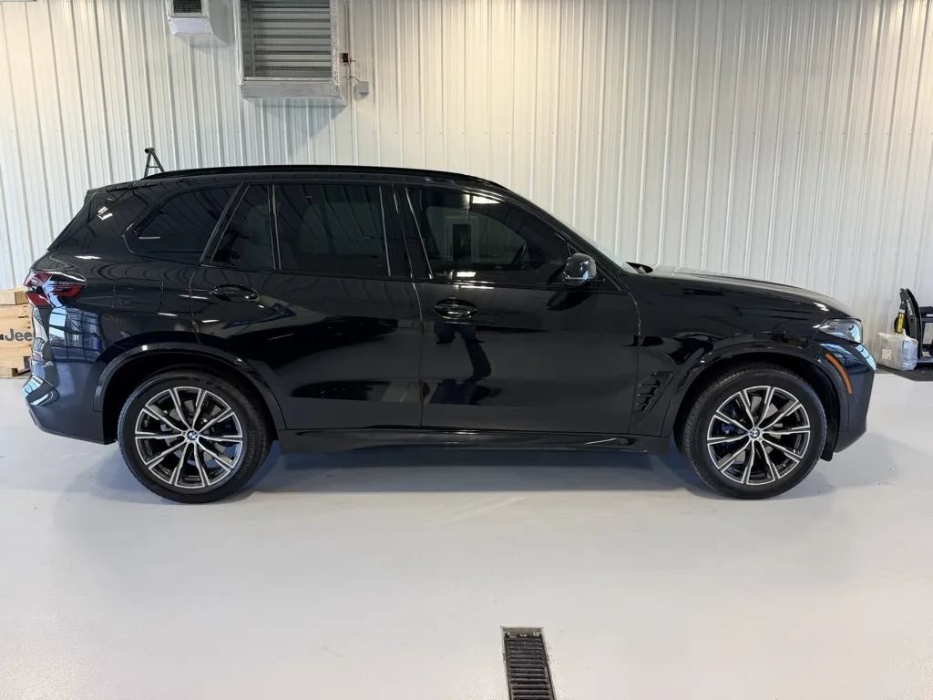 Used 2026 BMW X5 xDrive40i w/ M Sport Package AWD/4WD image 2