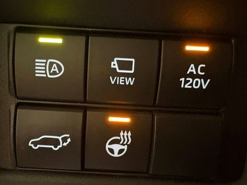 Used 2024 Toyota Highlander Platinum image 10