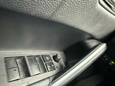 Used 2023 Toyota Corolla Cross XLE FWD image 11