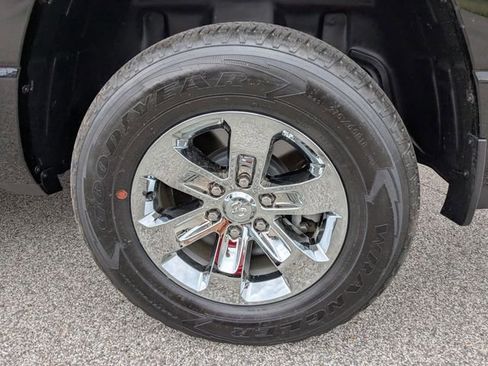 Used 2023 RAM 1500 Laramie AWD/4WD image 18