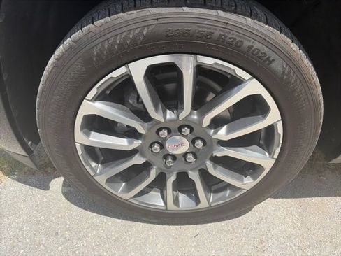 Used 2021 GMC Acadia Denali w/ Denali Technology Package FWD image 10
