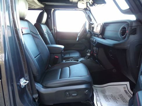 Used 2025 Jeep Wrangler Unlimited Rubicon image 2