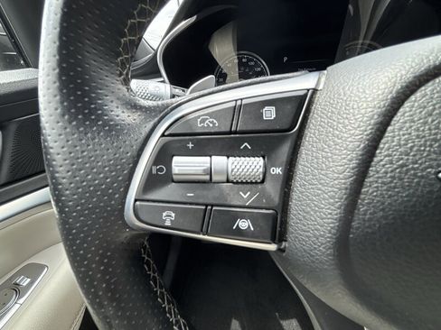 Used 2024 Genesis G70 2.5T RWD image 28