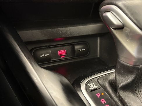 Used 2020 Kia Soul GT-Line FWD image 25