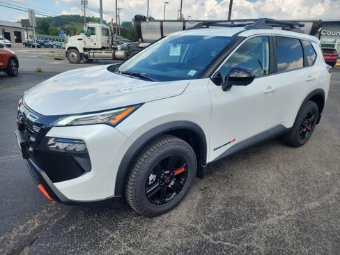 New 2026 Nissan Rogue SV image 4