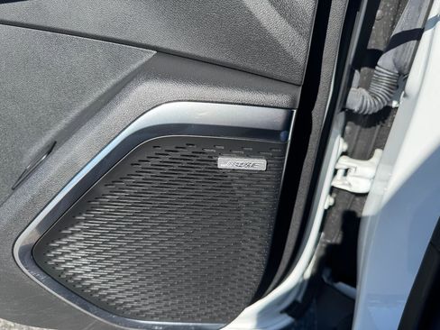 Used 2025 GMC Acadia Elevation image 29