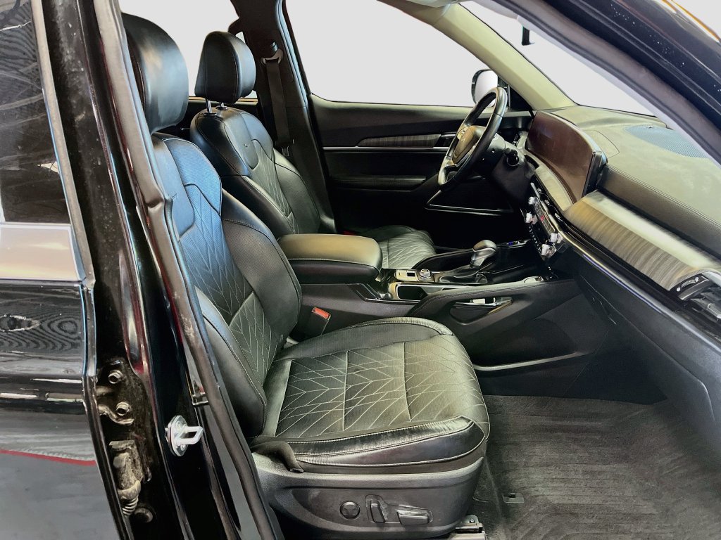 Used 2025 Kia Telluride SX w/ SX Captain's Chair Package AWD/4WD image 31