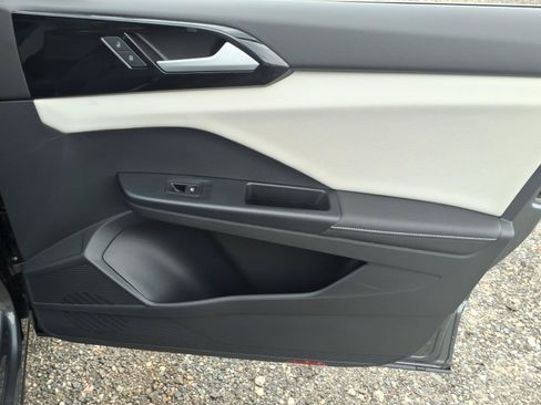 Certified 2025 Volkswagen Taos S AWD/4WD image 9