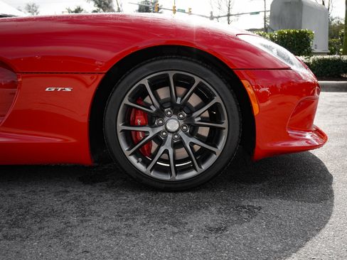 Used 2013 SRT Viper GTS w/ GTS Laguna Interior Pkg image 13